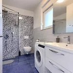 Eja By Interhome Vikendica Kastel