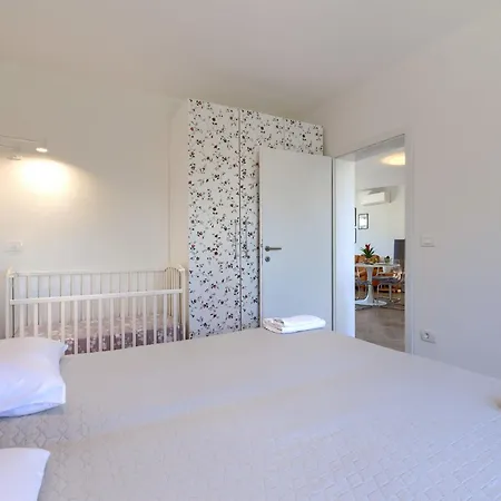 Eja By Interhome Semesterbostad Kaštel