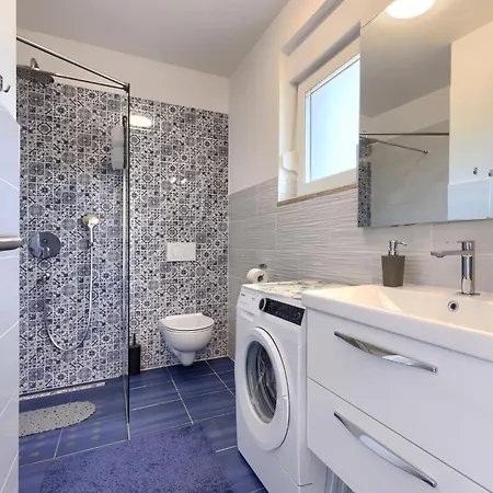 Eja By Interhome Semesterbostad Kaštel